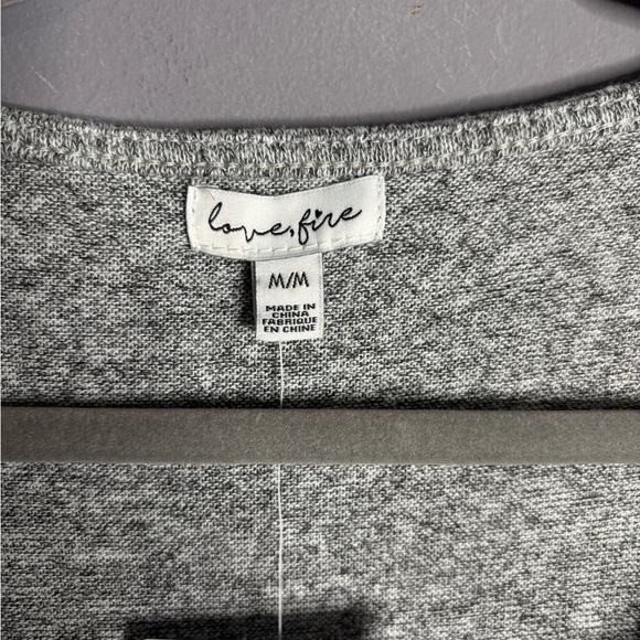 Love Fire Gray Long Sleeve Tiered Ruffle Scoop Neck Top Size Medium - Picture 4 of 6